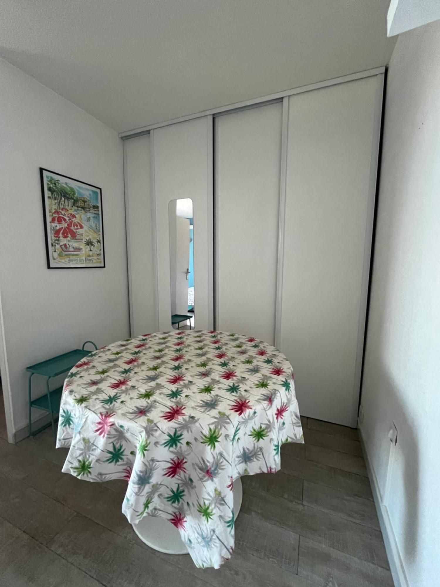 Appartement T2 de standing au pied des plages Golfe-Juan Extérieur photo